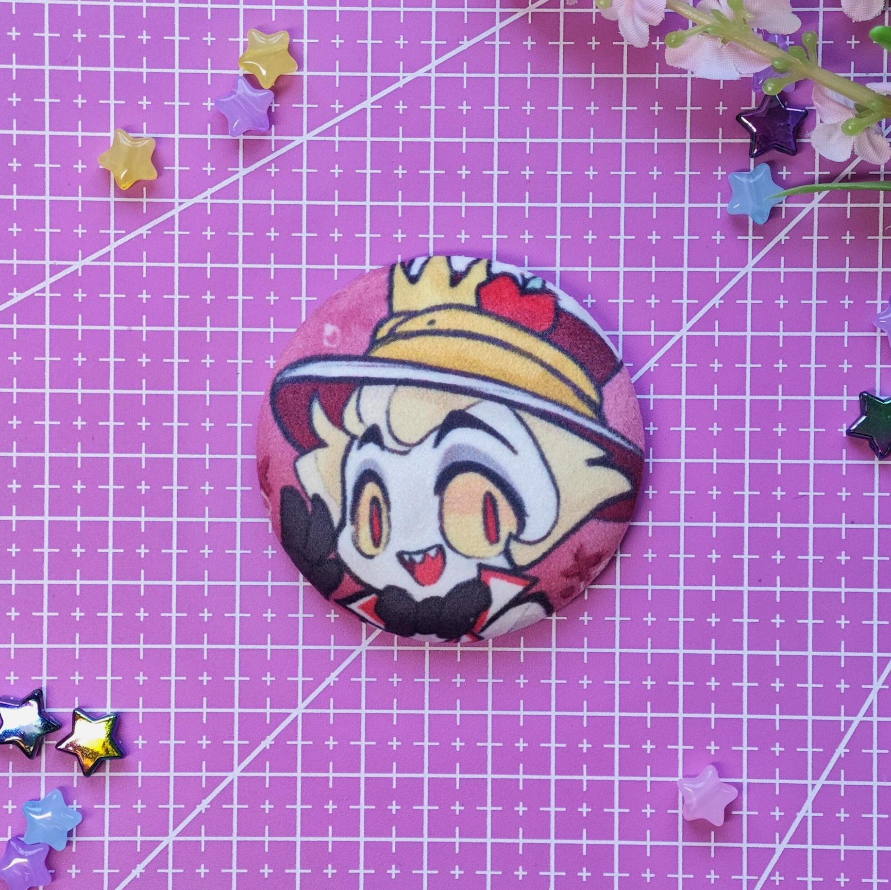 Hazbin Hotel | Plushie Sponch Soft Pin | Fan Made | Fan Art | Cosplay pin | Chibi Style | Radio Apple Demon | Gift for Him or Her - Imagen 3
