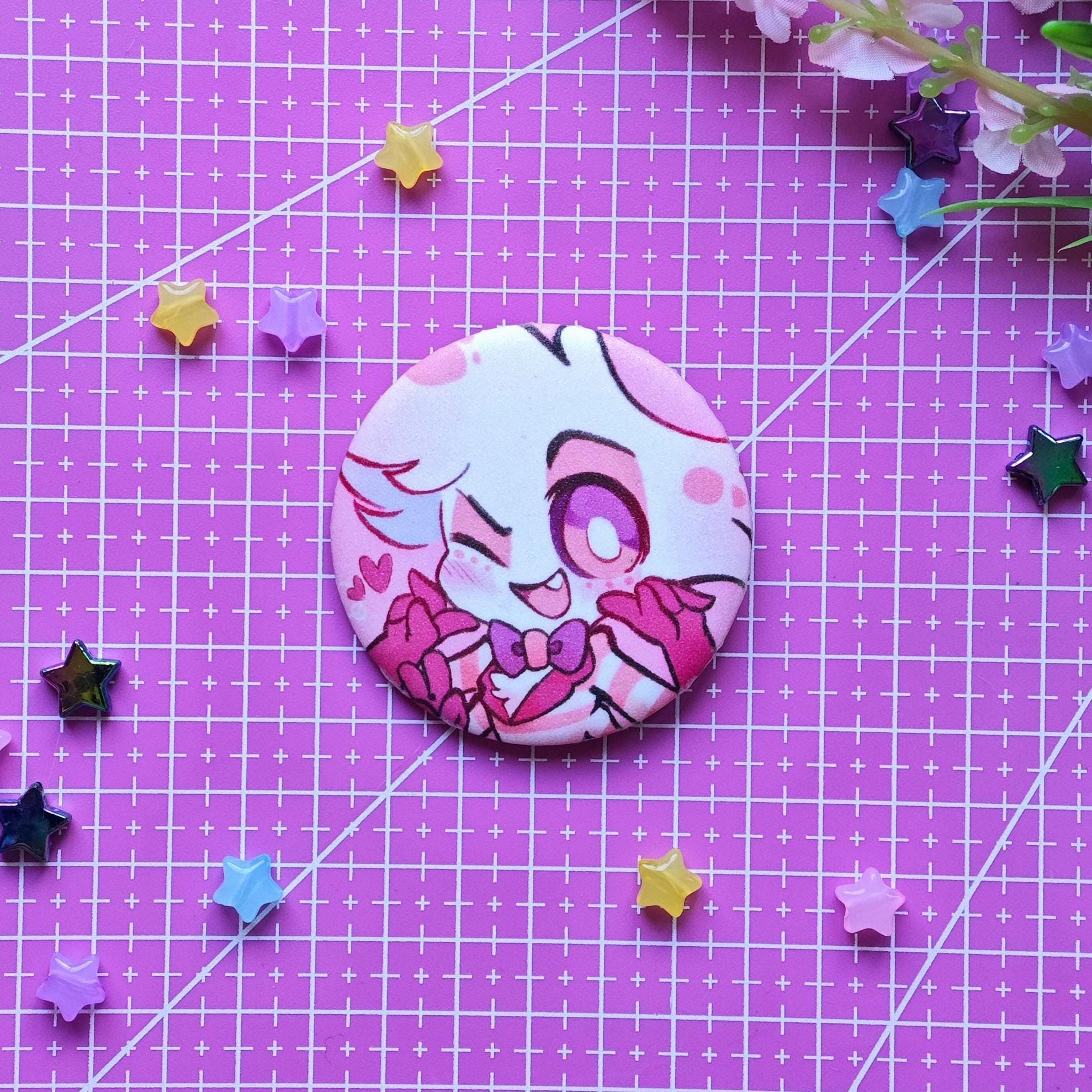 Hazbin Hotel | Round and Heart Pin | Fan Made | Fan Art | Cosplay pin | Chibi Style | Radio Apple Demon | Gift for Him or Her - Imagen 5